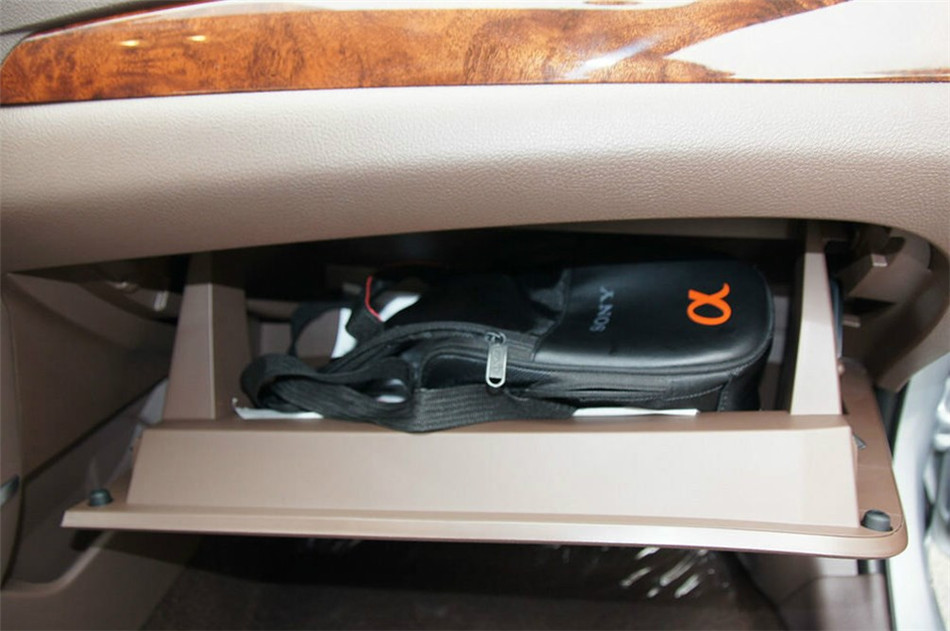 2014款 1.5L MT 手动豪华型 座椅空间