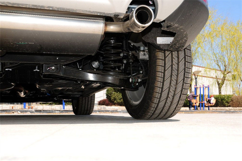 2013款 1.6L GTDi 两驱 AT 舒适型 引擎底盘