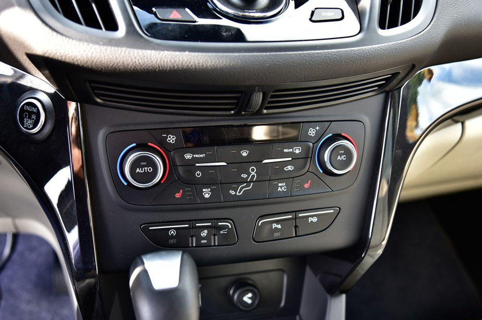 2017款 EcoBoost 245 四驱尊翼型 内饰