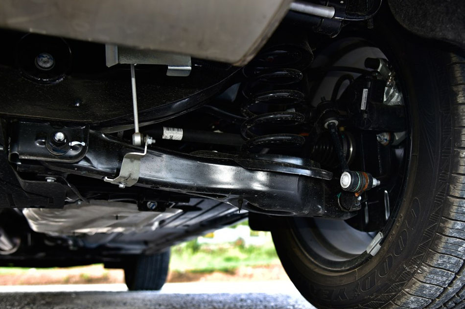 2017款 EcoBoost 245 四驱尊翼型 引擎底盘