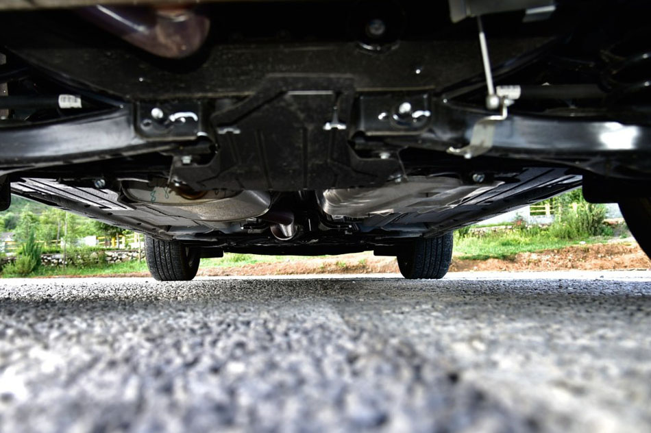 2017款 EcoBoost 245 四驱尊翼型 引擎底盘