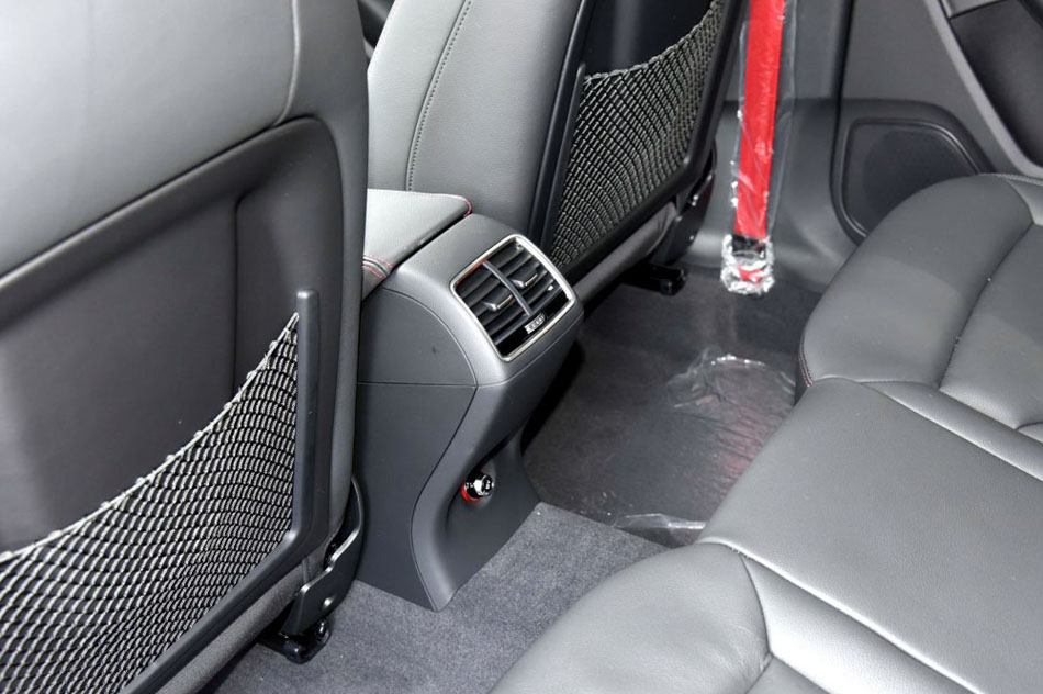 2016款 35 TFSI quattro 全时四驱特别版 座椅空间