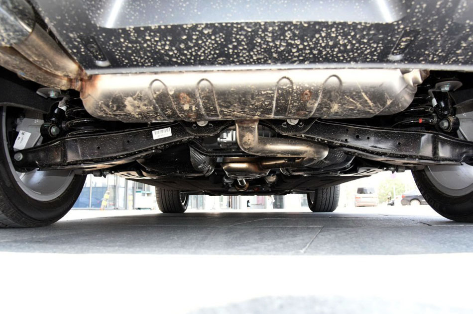 2016款 35 TFSI quattro 全时四驱特别版 引擎底盘