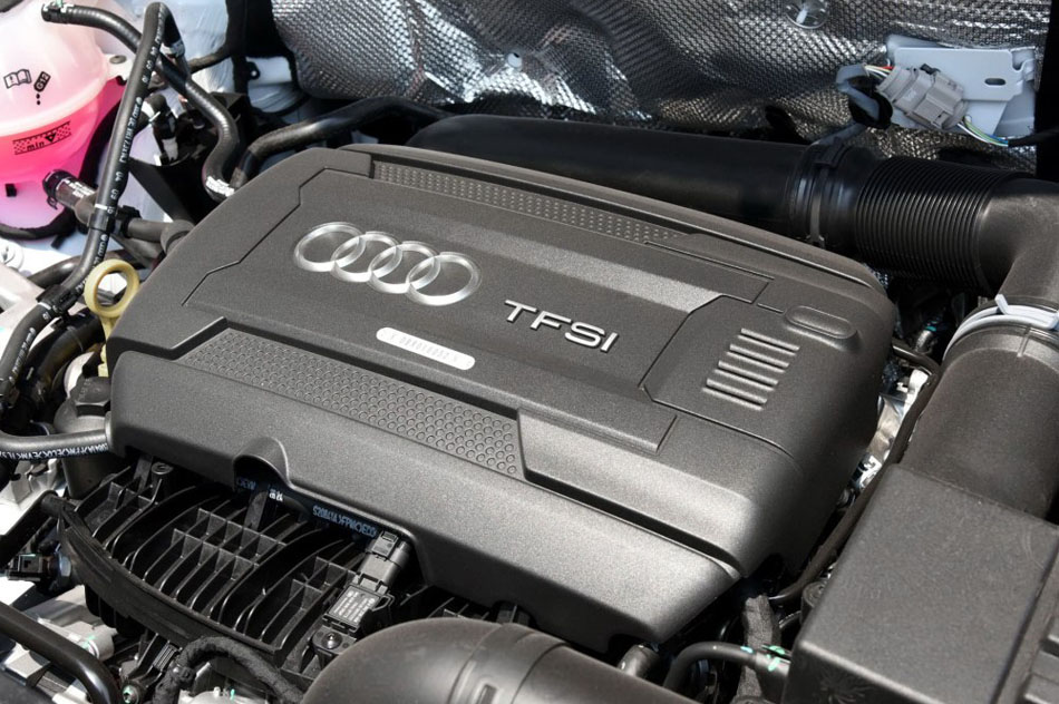 2016款 35 TFSI quattro 全时四驱特别版 引擎底盘