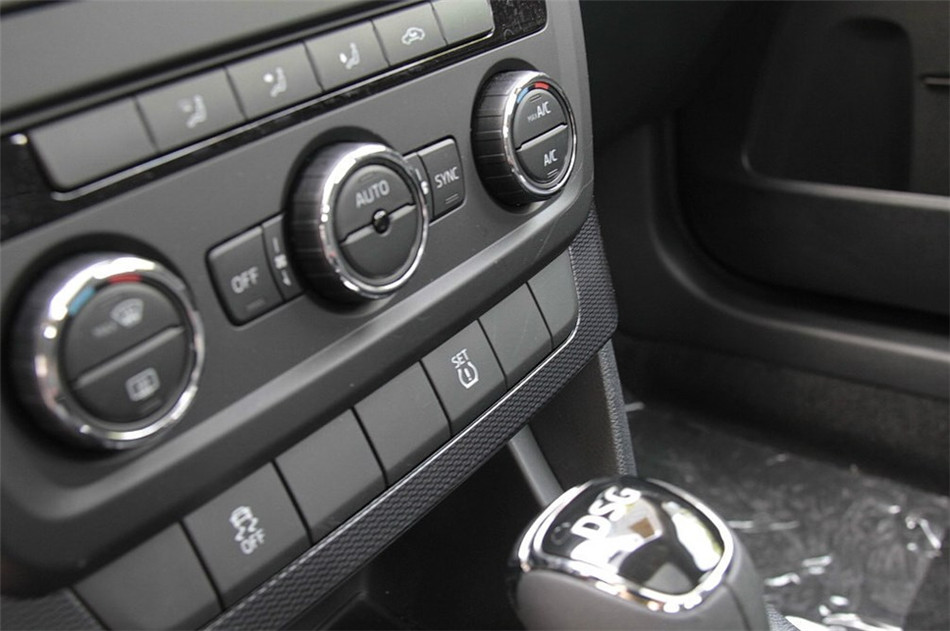 2014款 1.4TSI DSG 魅影版 内饰