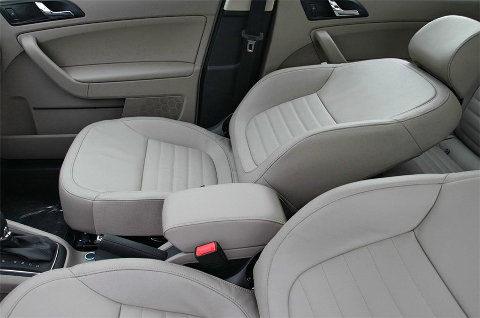 2014款 1.4TSI DSG 魅影版 座椅空间