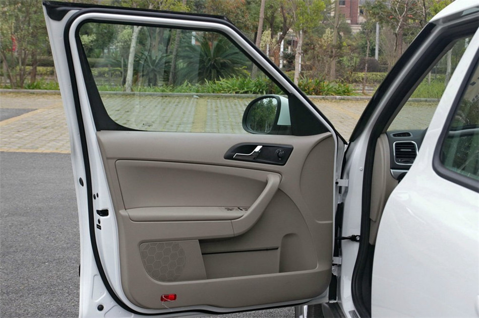 2014款 1.4TSI DSG 魅影版 座椅空间