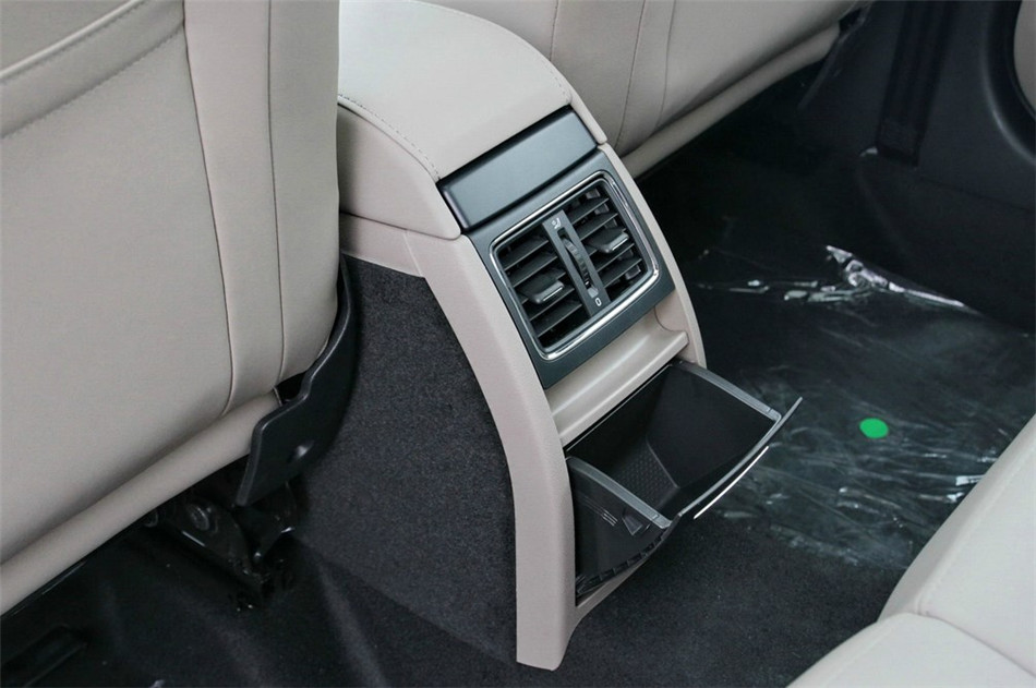 2014款 1.4TSI DSG 魅影版 座椅空间