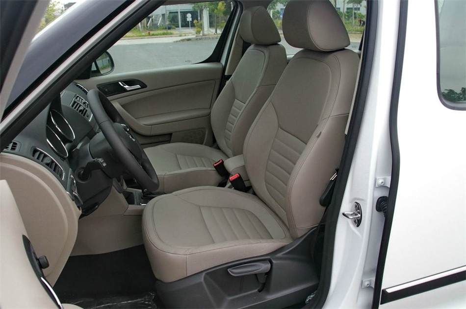 2014款 1.4TSI DSG 魅影版 座椅空间