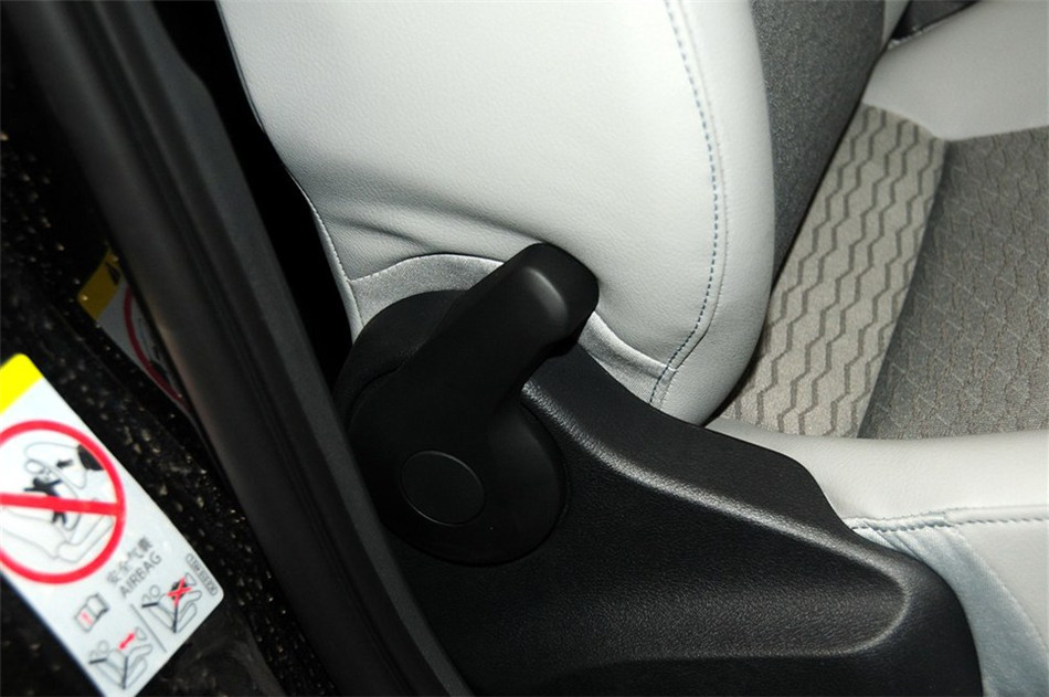 2013款 1.6L MT 智选型 座椅空间