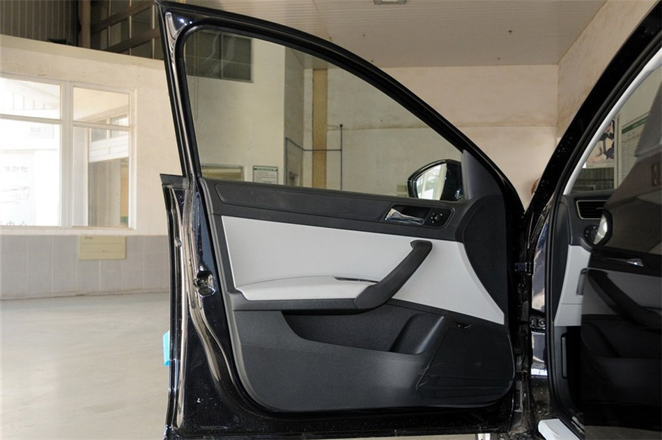 2013款 1.6L MT 智选型 座椅空间