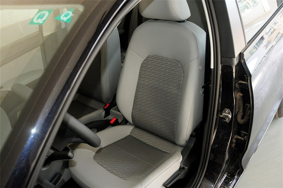 2013款 1.6L MT 智选型 座椅空间