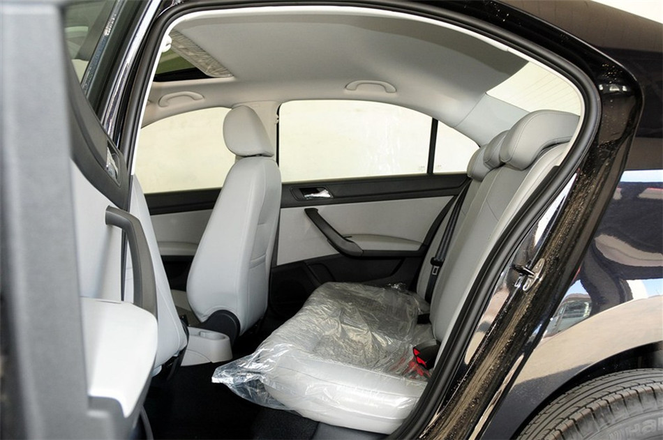 2013款 1.6L MT 智选型 座椅空间