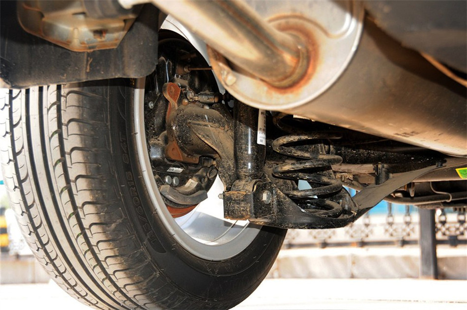 2013款 1.6L MT 智选型 引擎底盘