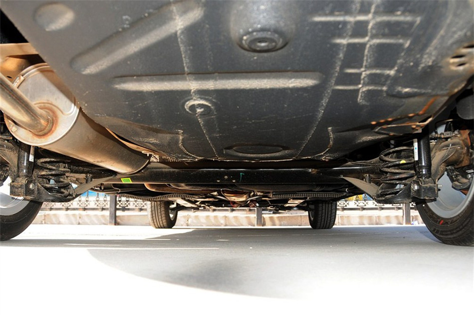 2013款 1.6L MT 智选型 引擎底盘