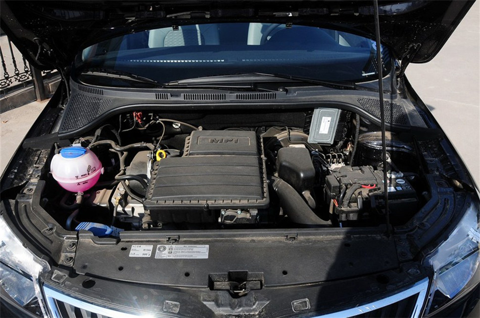 2013款 1.6L MT 智选型 引擎底盘