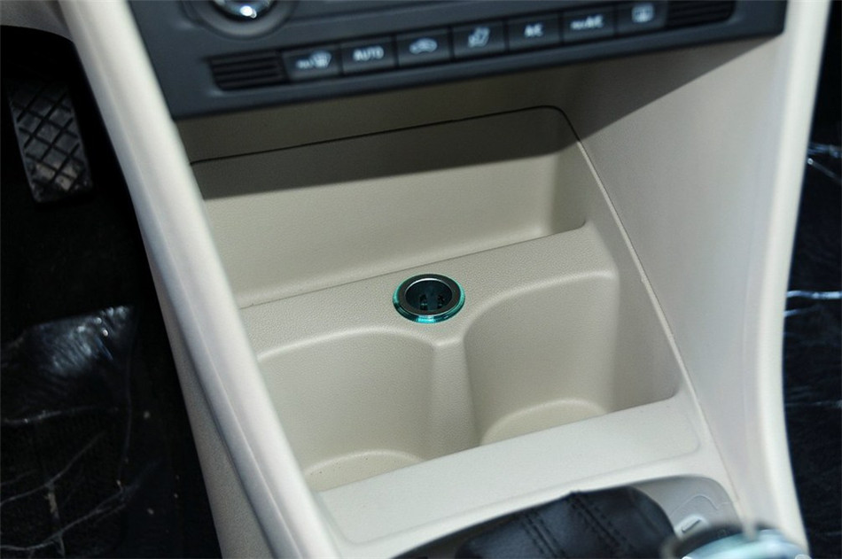 2013款 1.6L AT 优选型 内饰