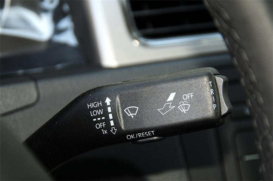 2013款 1.6L AT 优选型 内饰