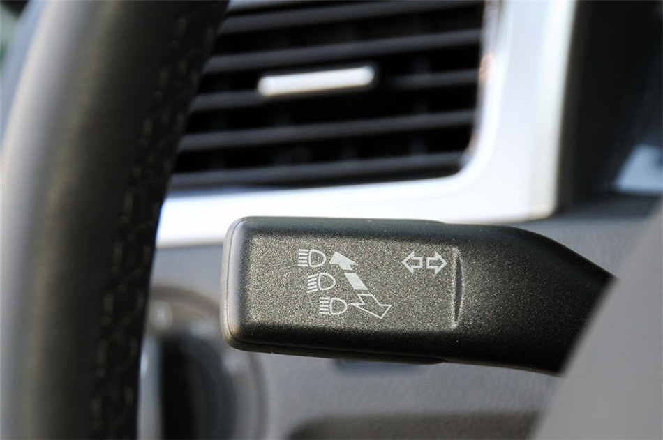 2013款 1.6L AT 优选型 内饰