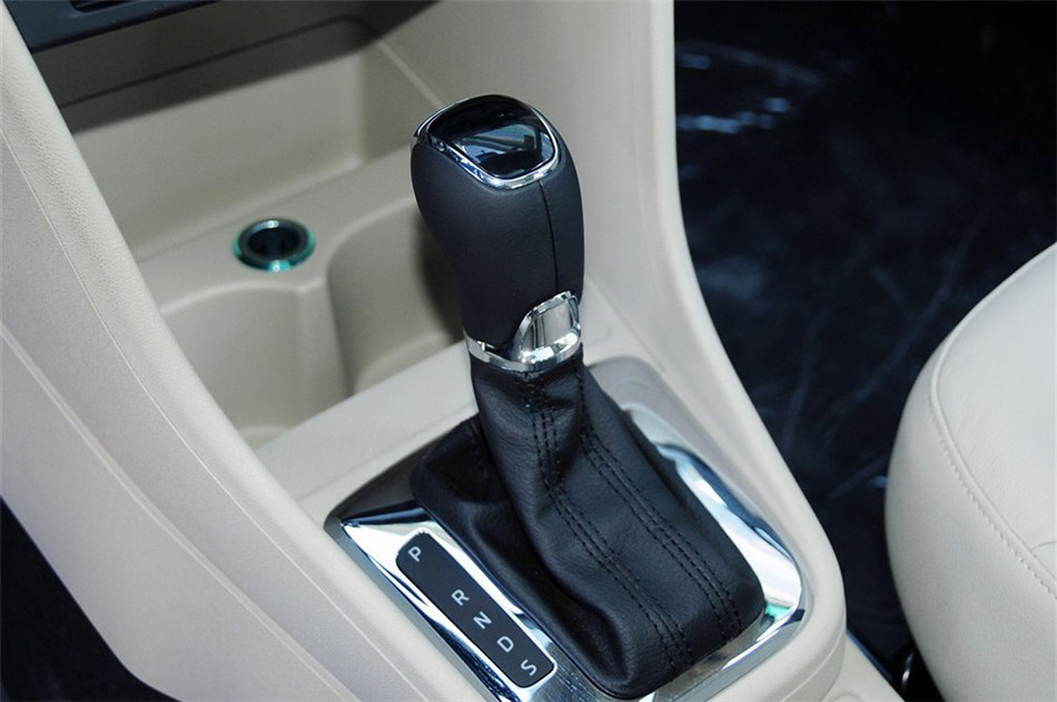 2013款 1.6L AT 优选型 内饰