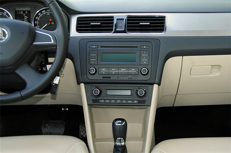 2013款 1.6L AT 优选型 内饰