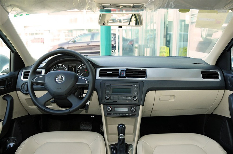 2013款 1.6L AT 优选型 内饰