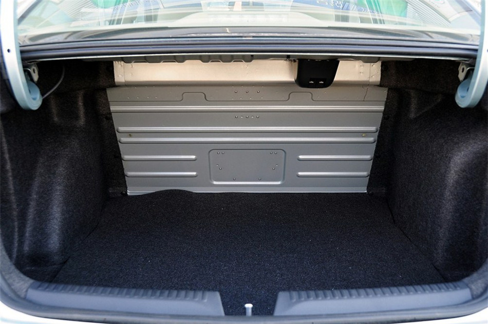 2013款 1.6L AT 优选型 座椅空间