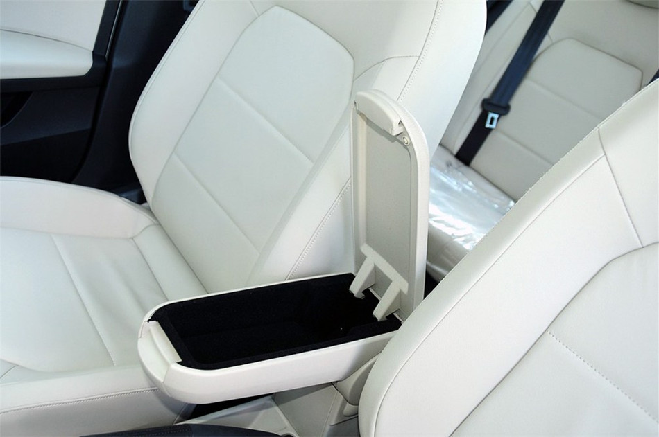 2013款 1.6L AT 优选型 座椅空间