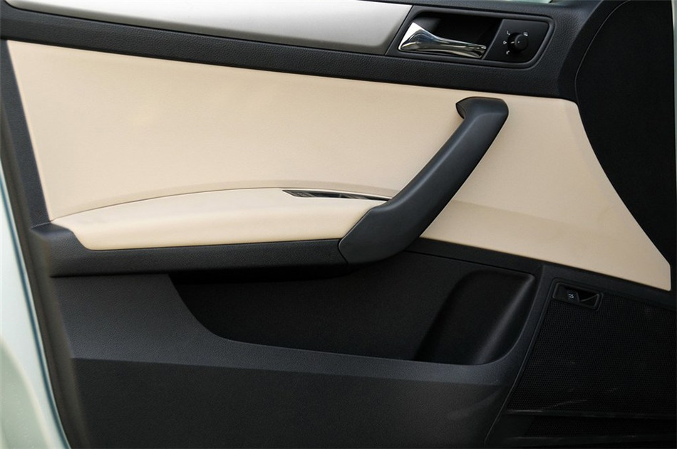 2013款 1.6L AT 优选型 座椅空间