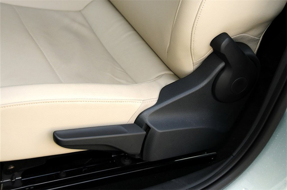 2013款 1.6L AT 优选型 座椅空间