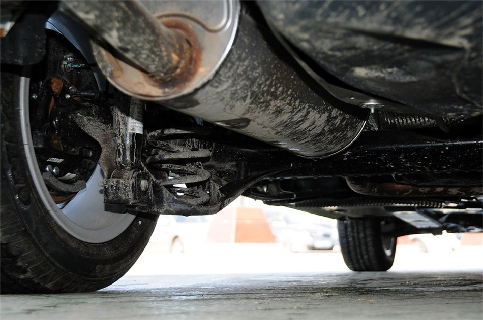 2013款 1.6L AT 优选型 引擎底盘