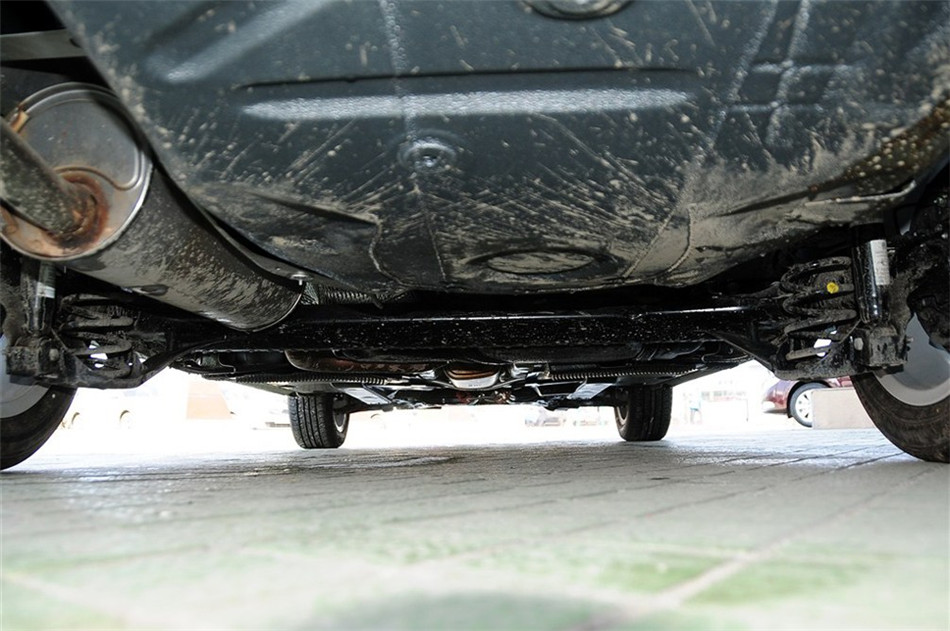 2013款 1.6L AT 优选型 引擎底盘