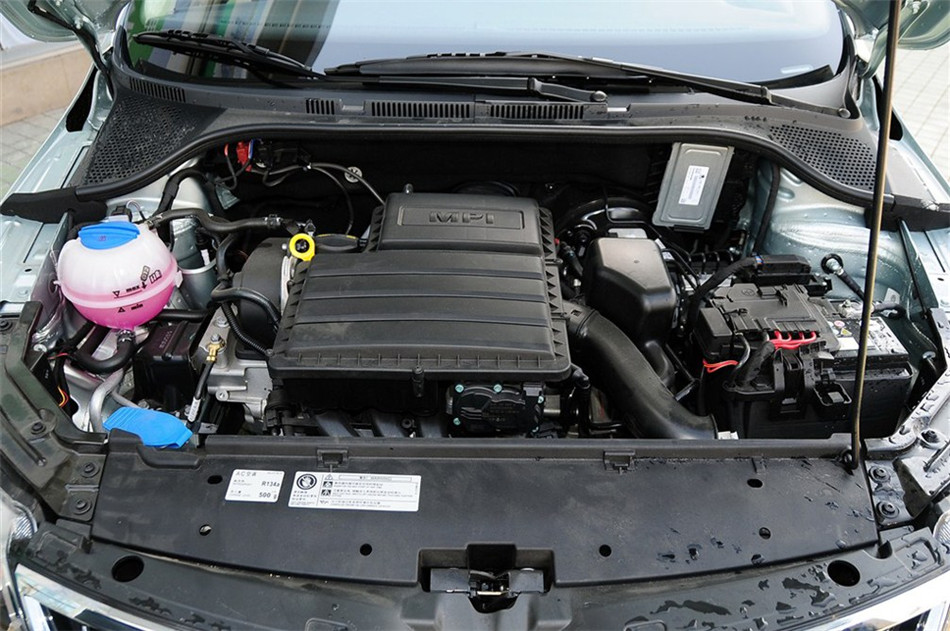 2013款 1.6L AT 优选型 引擎底盘