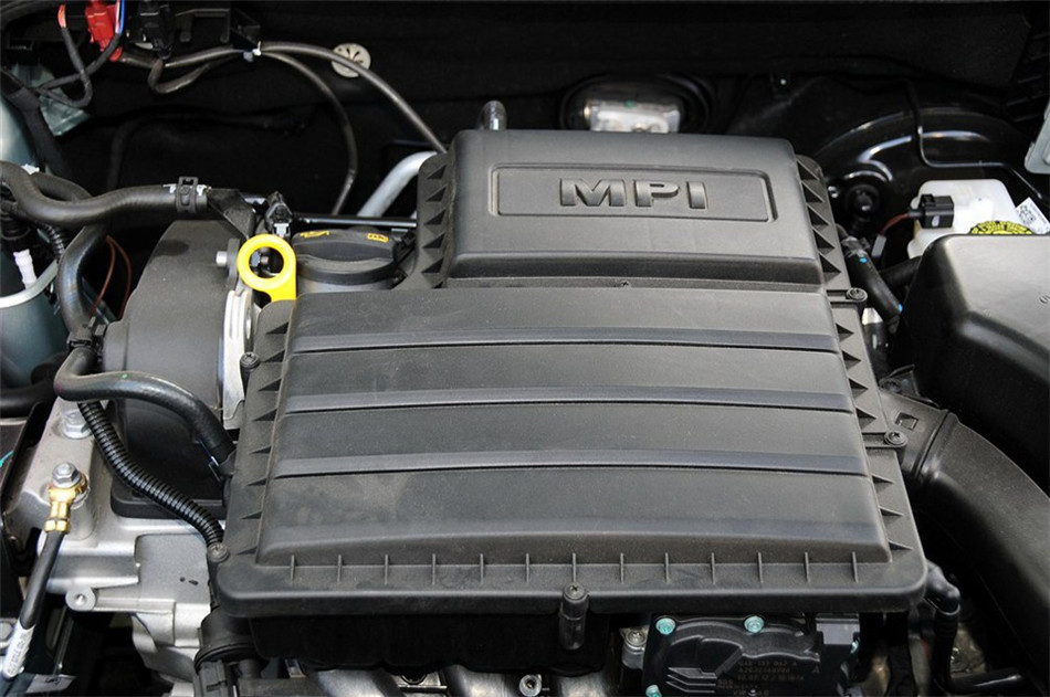 2013款 1.6L AT 优选型 引擎底盘