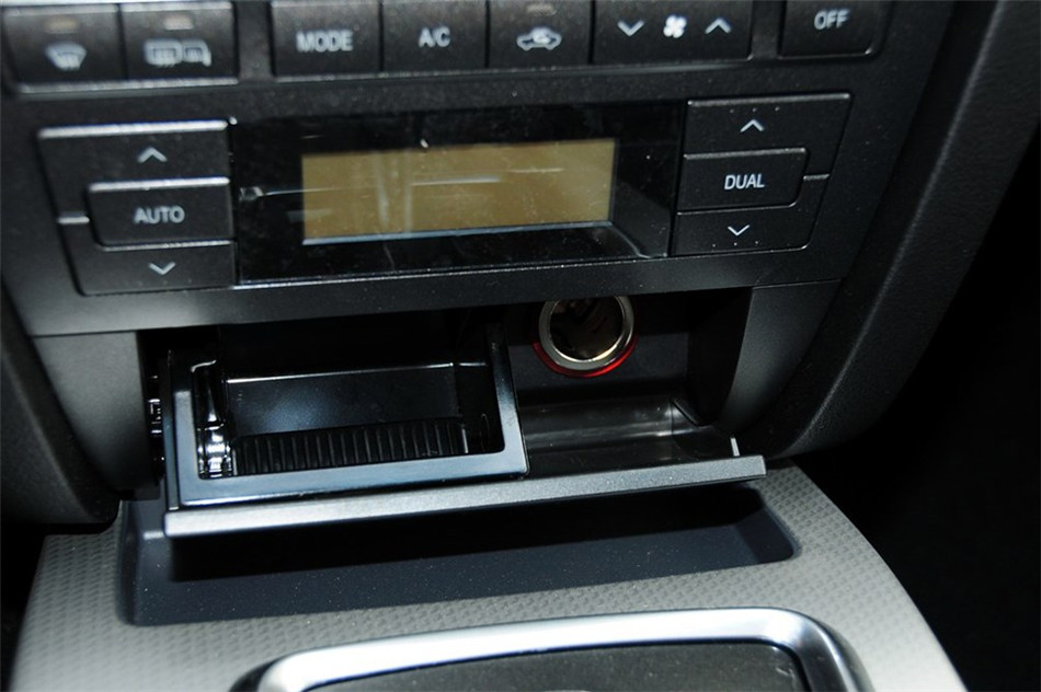 传祺GA5 2013款 2.0L AT 精英版 内饰