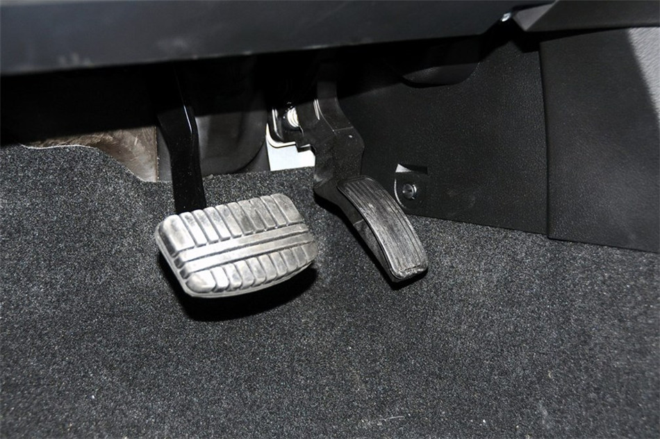 传祺GA5 2013款 2.0L AT 精英版 内饰