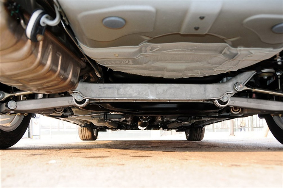 传祺GA5 2013款 2.0L AT 精英版 引擎底盘