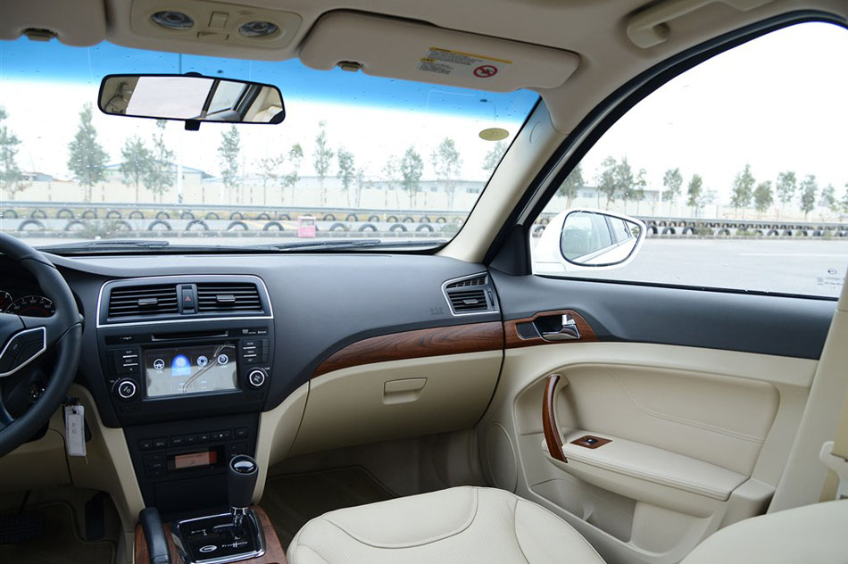 2015款 增程式 尊享版 内饰