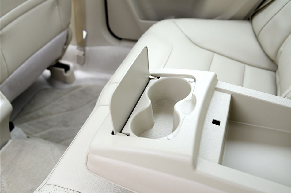 2015款 增程式 尊享版 座椅空间
