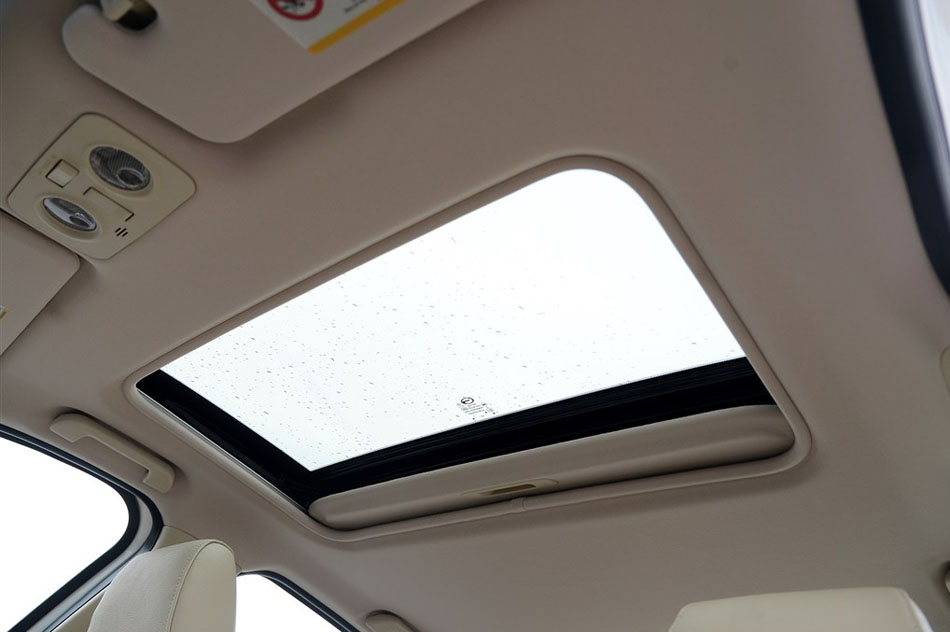 2015款 增程式 尊享版 座椅空间