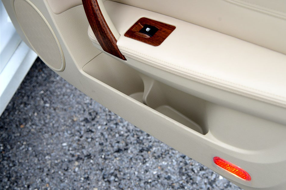 2015款 增程式 尊享版 座椅空间