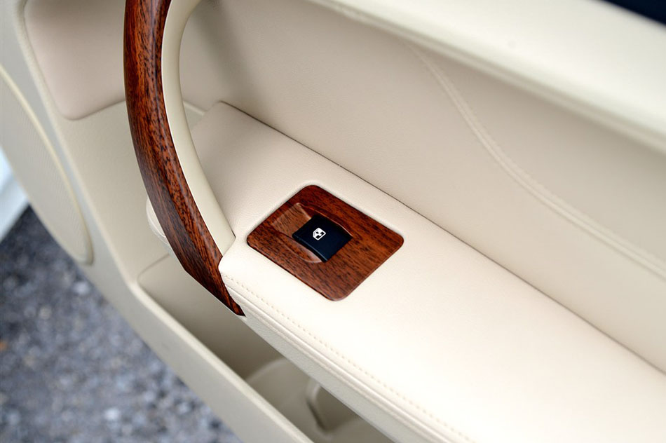 2015款 增程式 尊享版 座椅空间