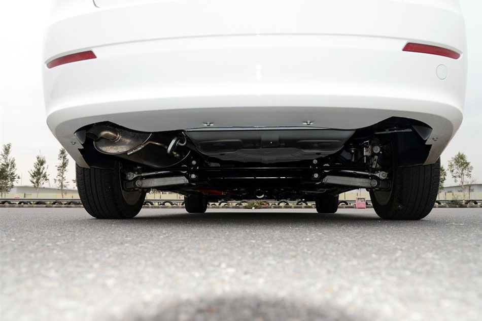 2015款 增程式 尊享版 引擎底盘