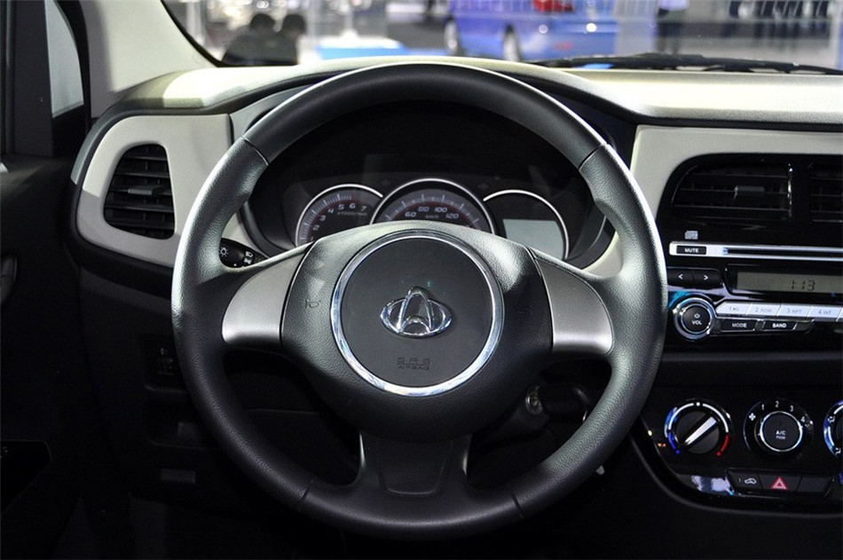 2013款 1.2L MT 精英型 内饰