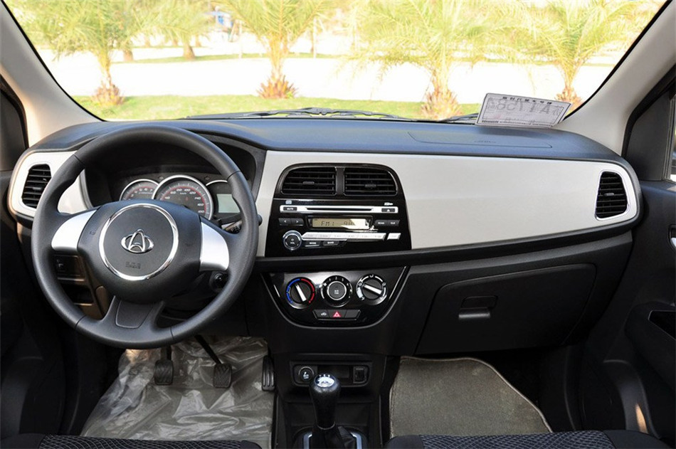 2013款 1.2L MT 精英型 内饰