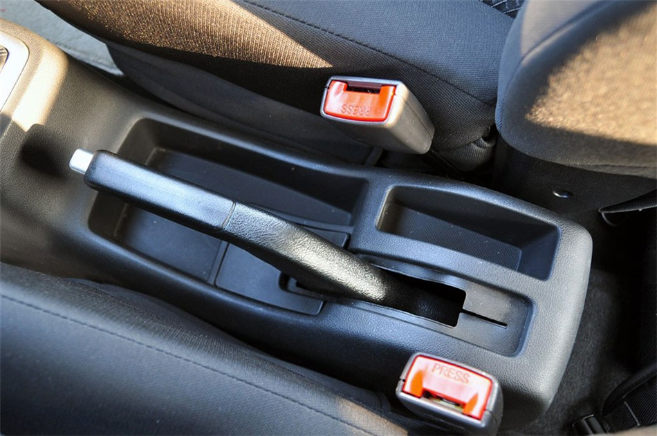 2013款 1.2L MT 精英型 座椅空间