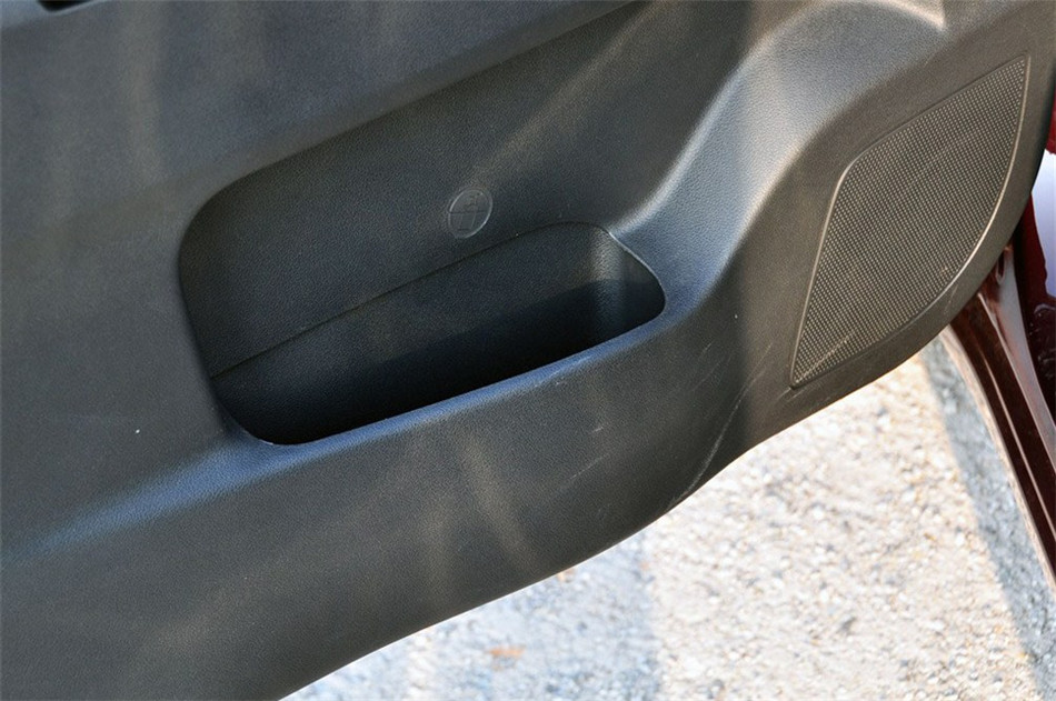 2013款 1.2L MT 精英型 座椅空间