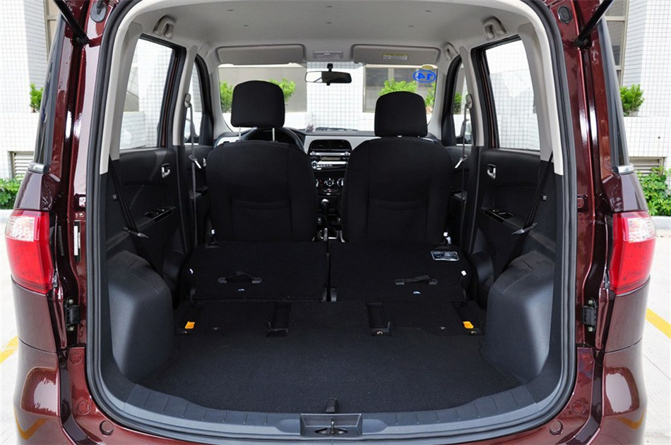 2013款 1.2L MT 精英型 座椅空间