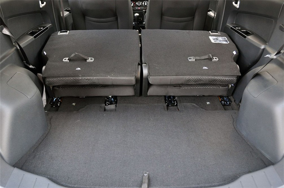 2013款 1.2L MT 精英型 座椅空间