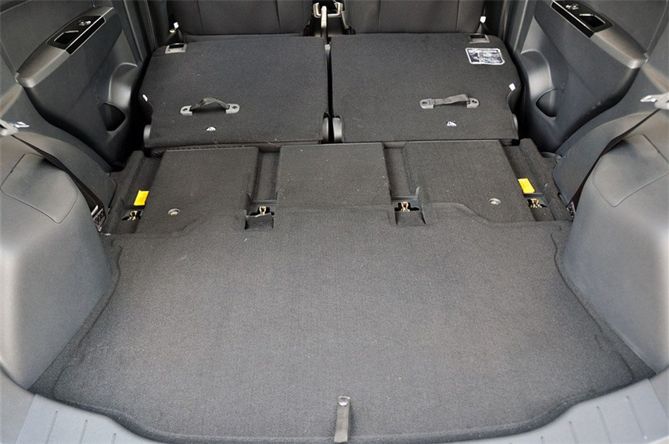 2013款 1.2L MT 精英型 座椅空间